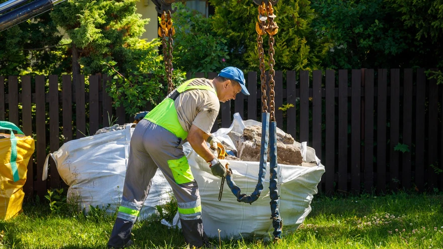 Lihtsaim viis koduse remondi käigus tekkivate jäätmete lahtisaamiseks on koguda jäätmed nt esikus suurtesse prügikottidesse ning siis tellida jäätmekäitlejalt ehitusjäätmete konteiner.