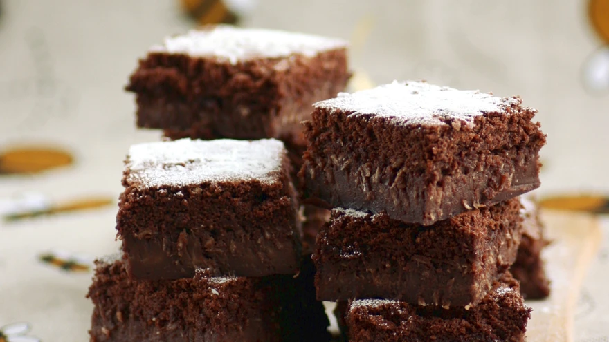 Võlutrikiga kook: vormi läheb lihtne vedel tainas, aga ahjust väljub kahe- või isegi kolmekihiline kook.