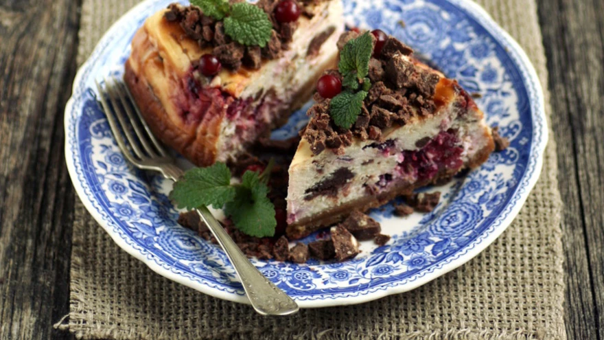 Jõhvikad ja kommid koogis! Lustakas ja maitsev.