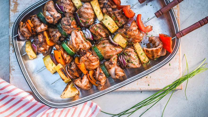 Troopilise hõnguga grillroog kanalihast. 