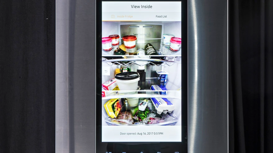 Lisaks külmkapi sisu vaatamisele võib eemalt juhtida ka temperatuuri.