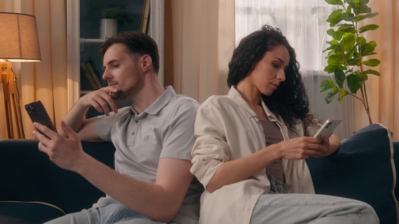 nutisõltuvus, telefoni sõltuvus, telefonid, elektroonika