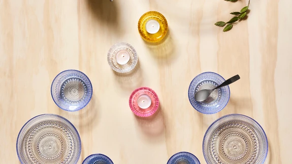 Iittala värvivalikus täiendab metsa ja vett aga õrnroosa toon.