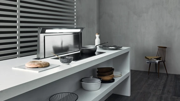 Falmec Down Draft on tööpinda integreeritav perimeetertõmbega kubu, mis töörežiimil tõuseb köögipinnast 40 cm kõrgusele. 4 kiirust, elektrooniline juhtimine, õhuvoog 300-850 või 255-600 m3/h, tsükkelventileerimine 24 h, 10 W leedvalgustus.