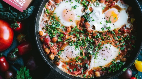 Vürtsikad ja tomatised hommikumunad.