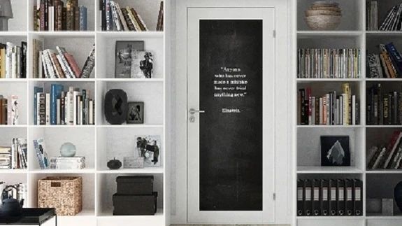 Kriiditahvliga uksele saab kirja panna ilusad mõtted ning olulise info.