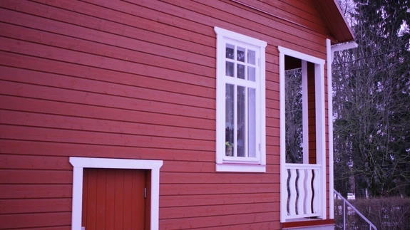 Suurte pindade värvimisel kasuta kindlasti ühe partiinumbriga värvi.