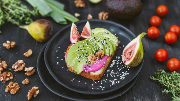 Avokaadoga Juurikaröst peedihummusega.