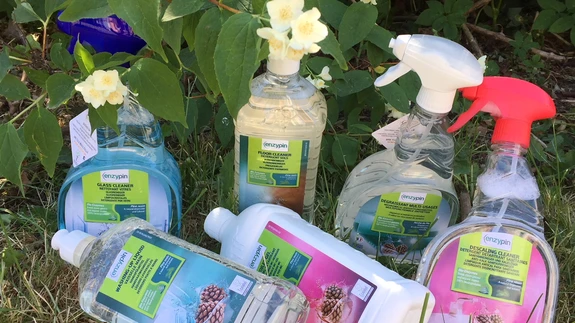 Vahemere männist eraldatud toorainest valmistatakse naturaalseid ja tervisesõbralikke puhastusvahendeid.