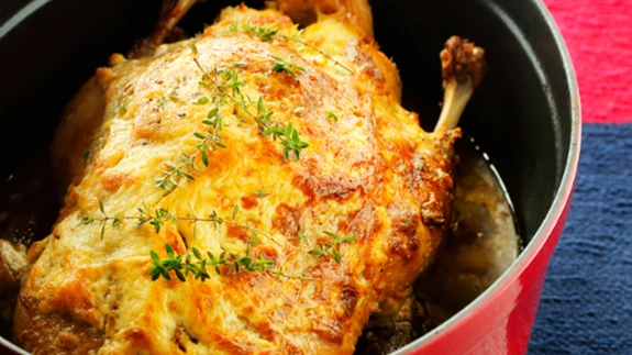 Hapukapsaga täidetud part.