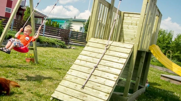 Lapsed võiks aias või koduõuel leida huvitavat tegevust, et rohkem õues viibida.