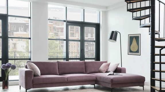 Newmani ilu peitub heades proportsioonides. Ta on parajalt lai ja sügav, aga mõjub seejuures kergelt ja õhuliselt.