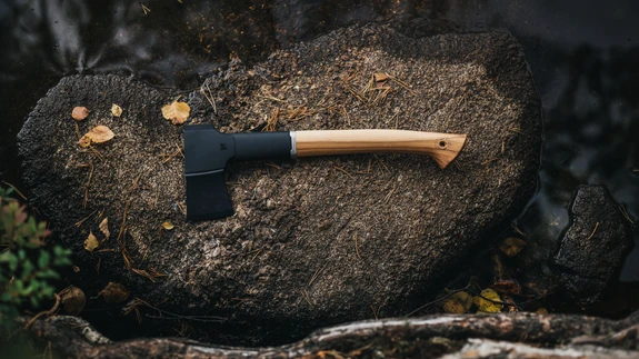 Norden kirveste varred on valmistatud kõrgekvaliteedilisest ja äärmiselt vastupidavast hikkoripuust. 