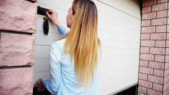 Ka garaažist tuppa viiv uks ja selle lukk olema turvalised, kuna garaaži enda uksed ja nende lukustus ei ole üldjuhul väga turvalised.