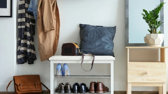 Heledad toonid ning peeglid lisavad ruumile avarust.