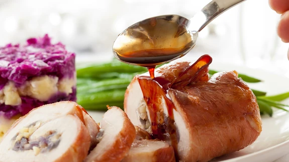 Mingit erilist kunsti liharullide tegemiseks vaja ei lähe. Valmista kindlasti ka rooga toetav maitsev kaste.