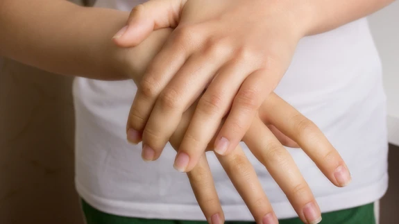 Kui naha kaitsebarjäär on kahjustatud, võib nahalõhe viia nahapõletikuni.