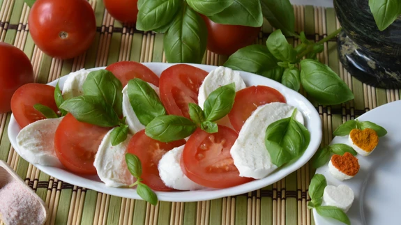 Tomat ja mozzarella sobivad alati suurepäraselt kokku.