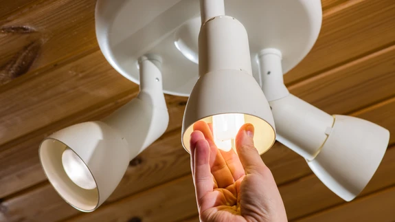 Elektripirni võid sa vahetada ilma pädevustunnistust omamata.