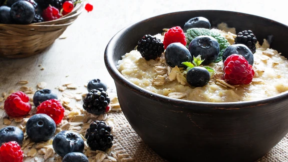 Kuigi hommikul on ajapuudus suur, ei soovitata putru kiirhelvestest, sest need on juba töödeldud ja kaotanud osa oma toiteväärtusest.