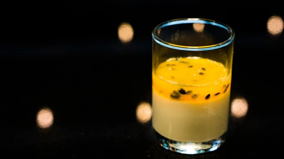 Magustoidu võid kaunistada muidugi astelpaju marjadega.