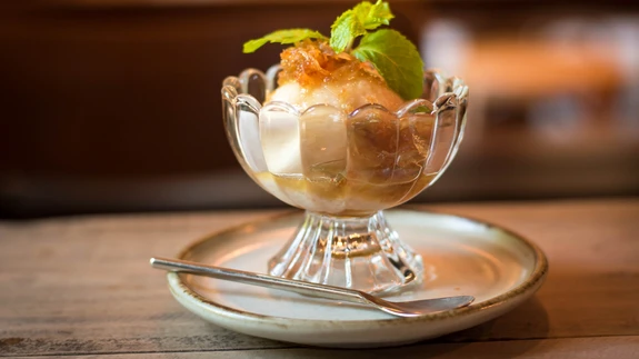 Valmista maitsev jäätis vahukoorest ja kodentspiimast.