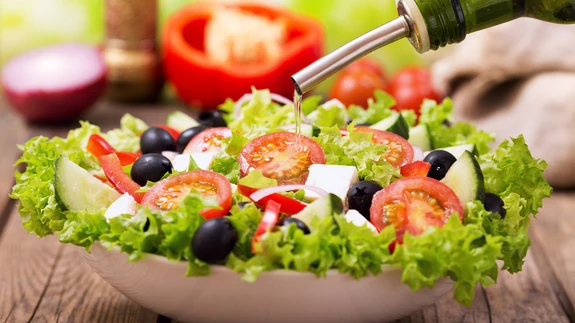 Ära kindlasti kasuta vängeid majoneesi- ja koorekastmeid, mis lämmatavad värskete aedviljade maitse.