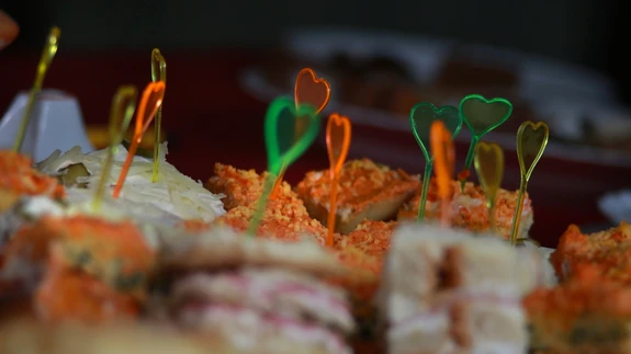 Rikkaliku täidisega võileivatort.