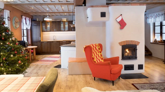 Pärast remonti on 1896. aastal ehitatud rehielamu kambrikestest saanud avar ja helge modernne elutuba.