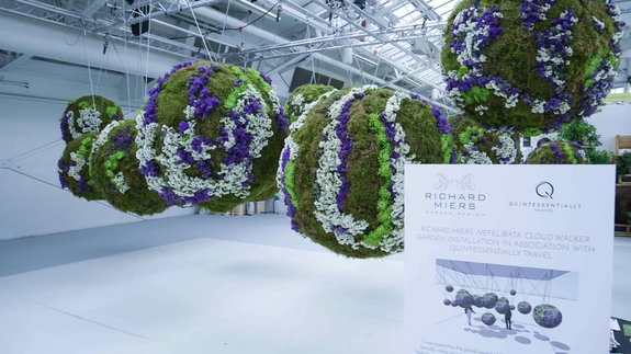 Richard Miersi installatsioon "Nefelibata: pilvel kõndija" House&Garden festivalil Londonis