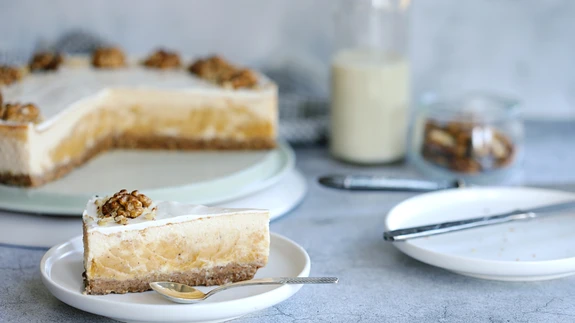 Kõrvitsa-toorjuustukook mesiste Kreeka pähklitega