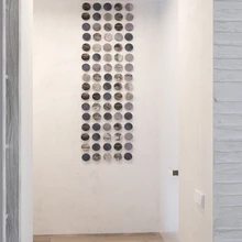 Esikus tervitab külalisi rustikaalse moega keraamiline muster.