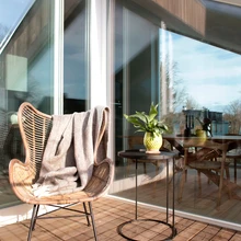 Tuulevaiksel rõdul saab nautida ka talvepäikest.