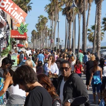 Santa Monica lõputul promenaadil toimub alati midagi.