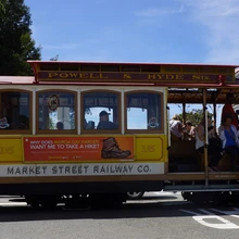 Hoobadega juhitav retrotramm San Franciscos.