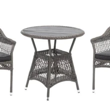 Plastikust punutis on aiamööbli peal kaunis ja mugav lahendus—mööblit on mugav hooldada. Mööblikomplektid Linda ja Roma.