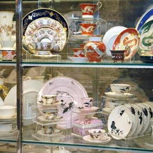 Linnamuuseumi kogus on rikkalikult Nikolai Langebrauni portselanitööstuse ja Kunstikombinaadi ARS toodangut.