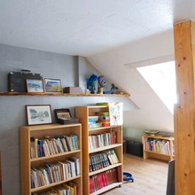 Marjasoo talu kolmandal korrusel täitus perenaise unistus: oma koha leidis perekonna raamatukogu