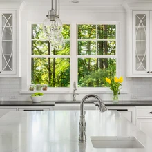 Klaasustega köögikapid